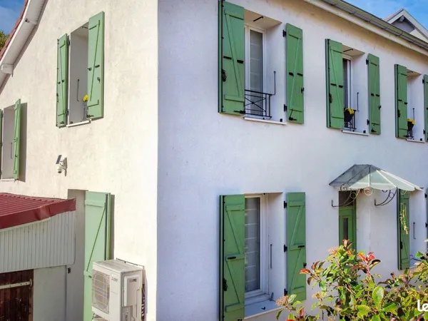 Maison des années 1930 entièrement rénovée, avec piscine