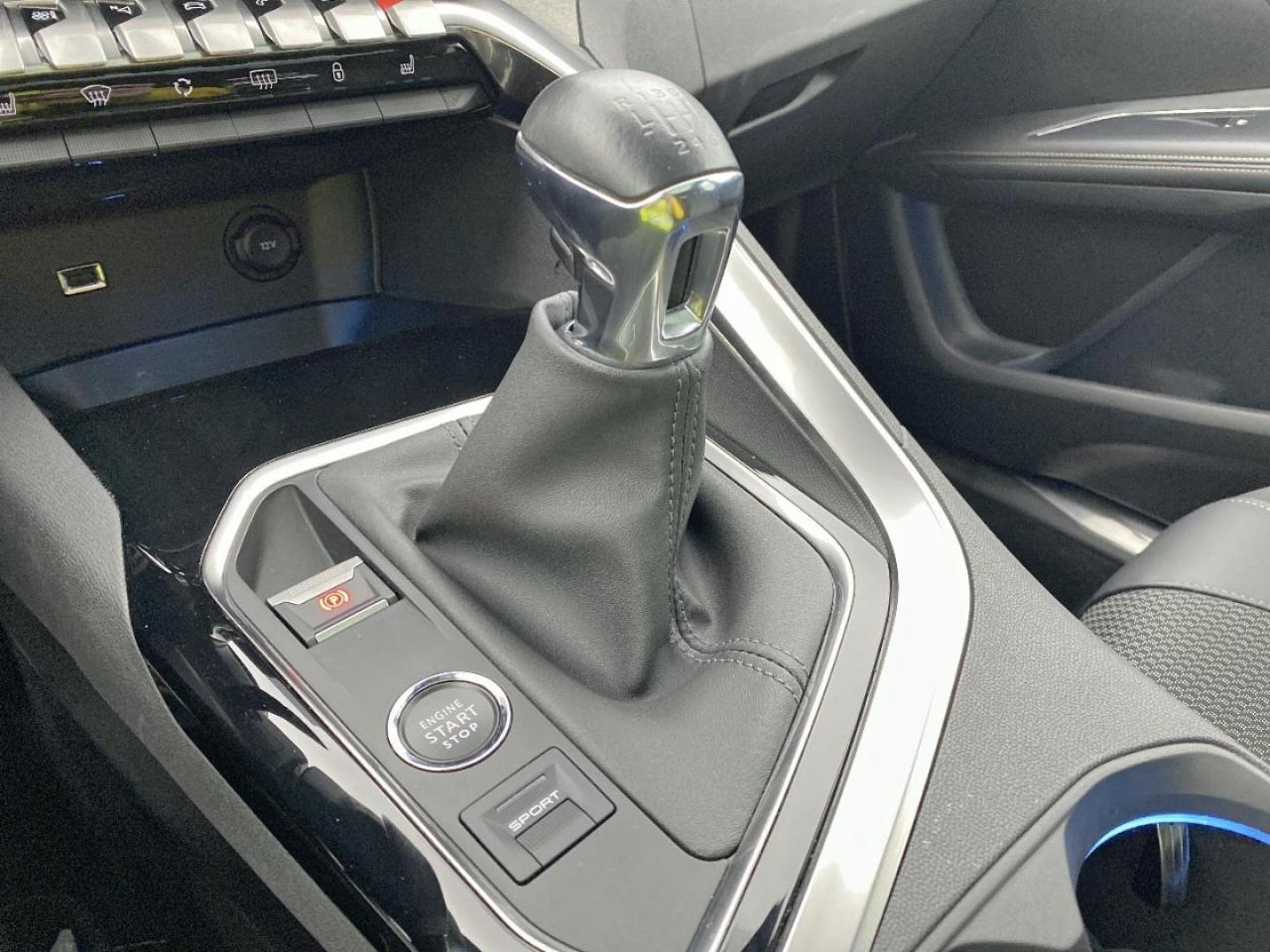 Peugeot 5008 1.2 puretech 130 gt + toit ouvrant / vision 360 / — photo 13