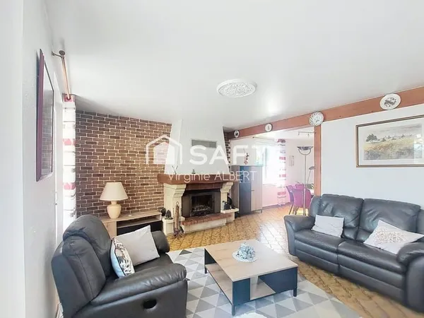 Pavillon plain pied, 142m2, beau jardin arboré, situé dans une impasse très calme.