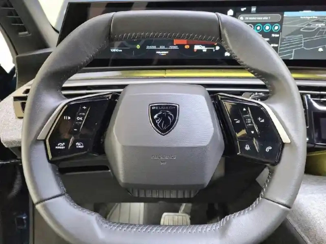 Peugeot 5008 hybrid 136 e-dcs6 — photo 42