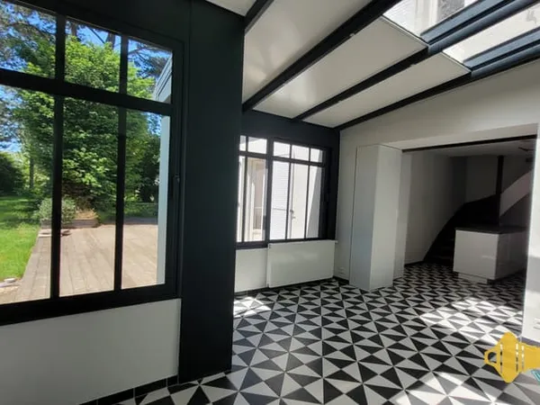 Résidence de 184 M2 habitables et un terrain boisé de 1447 m
