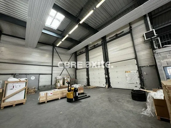 Local d'activité 2003 m²