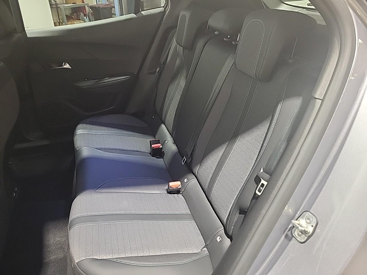 Peugeot 2008 puretech 100 s&s bvm6 allure — photo 13