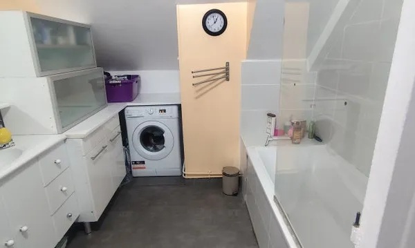Bonjour je loue une chambre  privée en colocation