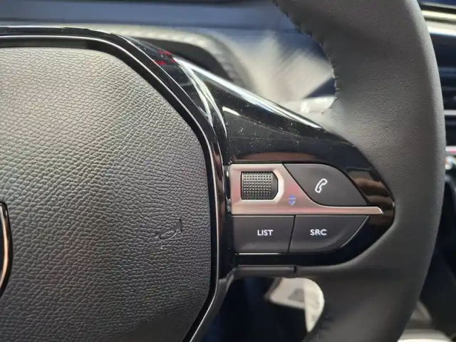 Peugeot 208 turbo 100 ch bvm6 — photo 22