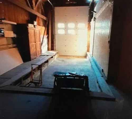À LOUER - Local de 45 m² avec porte sectionnelle