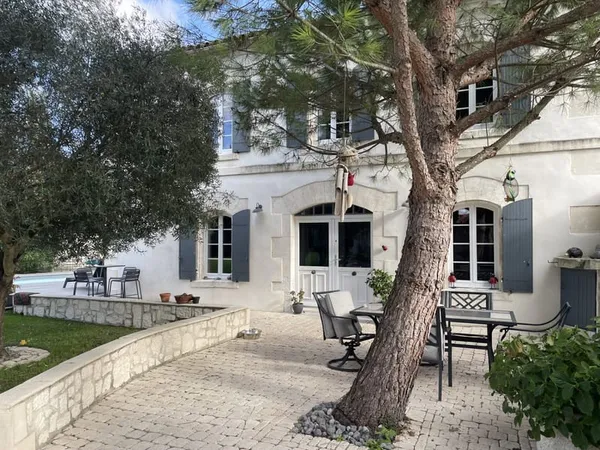 SALIGNAC MAGNIFIQUE PROPRIETE 5 CHAMBRES 2 GARAGES ATELIER P