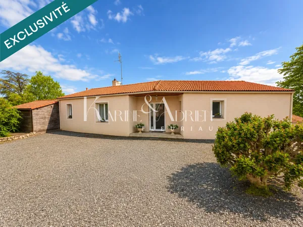 Maison contemporaine avec 5 chambres, bureau, parc arboré clos, dépendances et double garage