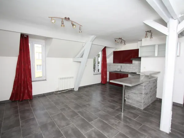 Troyes, coquet F3 avec mobilier TBE