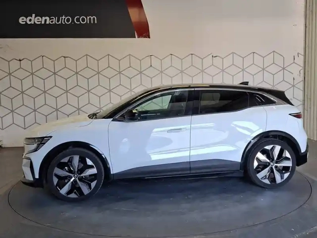 Renault Megane e-tech ev60 220 ch optimum charge — photo 1