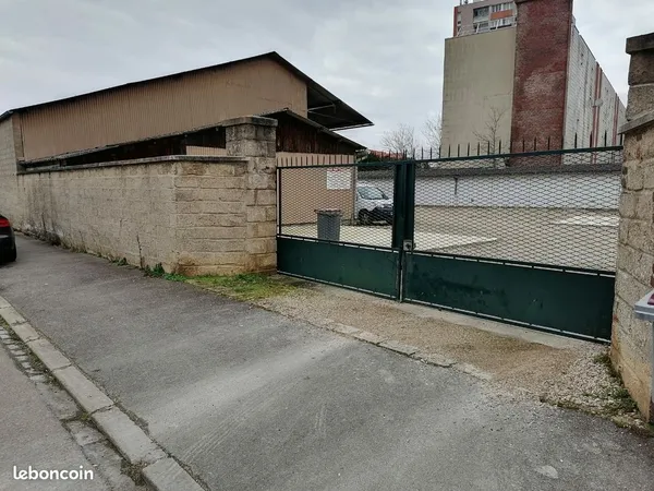Box / Garage