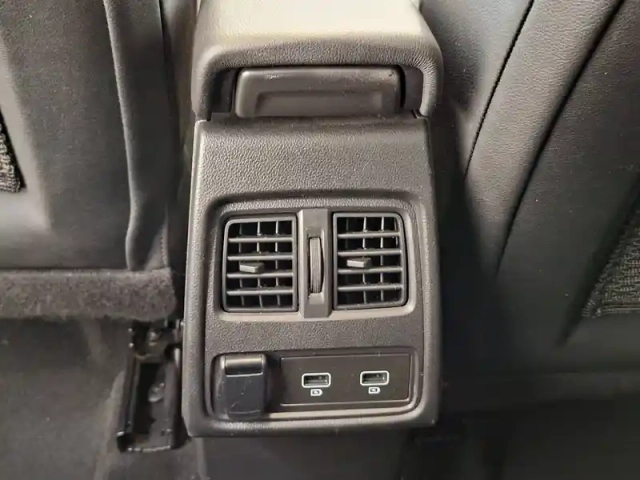 Renault Captur e-tech plug-in 160 - 21 — photo 31