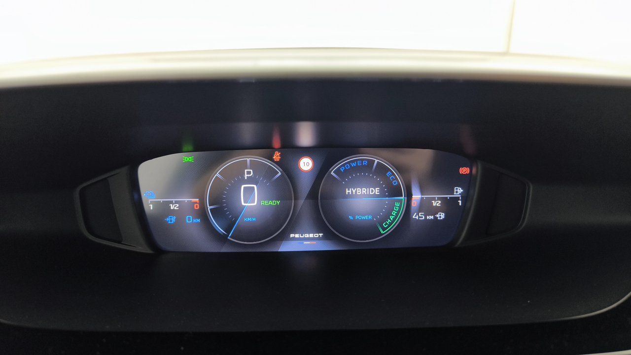 Peugeot 308 SW PHEV 180 e-EAT8 — photo 19