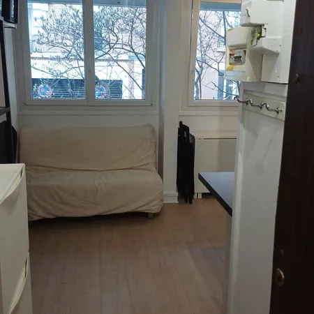Studio meublé de 14.2 m2 - metro Gambetta