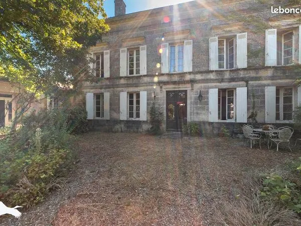 Maison 5 pièces 240 m²