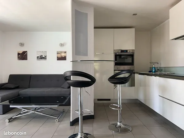 A louer appartement 2 pièces accès jardin et piscine