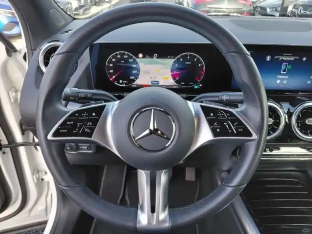Mercedes Gla 180 progressive line — photo 46