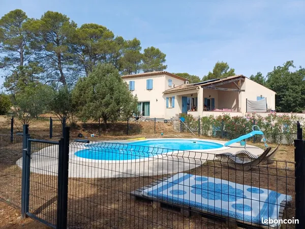 Loue chambre meublée dans villa, accès cuisine, piscine, sauna, wifi