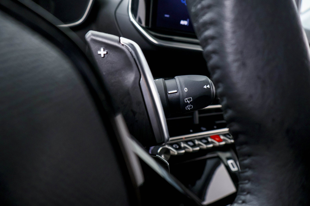 Peugeot 208 — photo 19