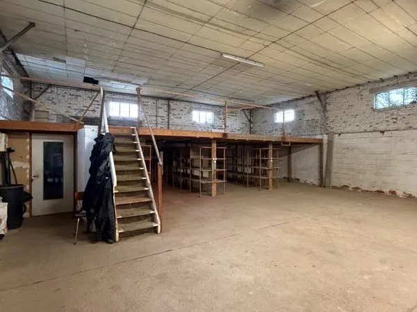 Location Zone de stockage et/ou Bureaux - Bailleul - 200 m²