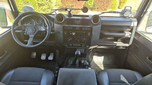 Land Rover Defender 90 2.2 TDCi 122 4WD - SE – 2012 – 134095 km – Diesel – Boîte Manuelle — photo 39
