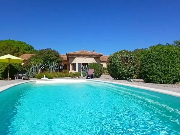 Charmante Villa De Plain-Pied Avec 190 M2 Habitables Sur Un Terrain Paysager De 3135 M2 Avec Piscine