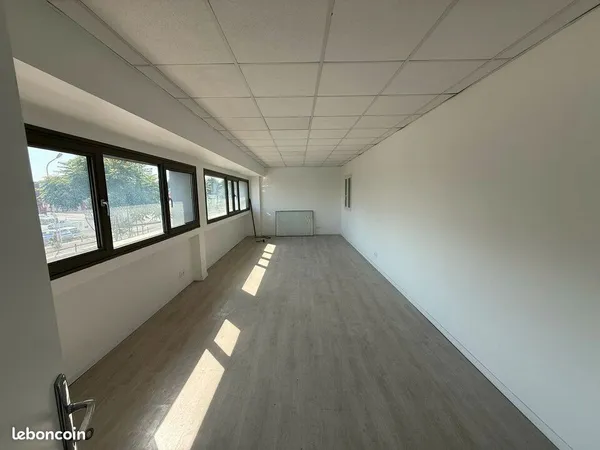 ENTREPOT - LOGISTIQUE 180 m² VILLENEUVE-LA-GARENNE