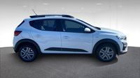 Dacia Sandero 1.0 TCe 90ch Stepway Confort -22 — photo 4