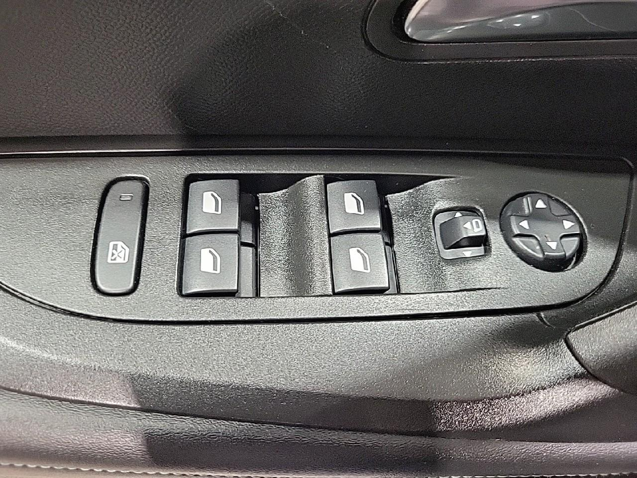 Peugeot 2008 bluehdi 130 s&s eat8 allure pack — photo 23