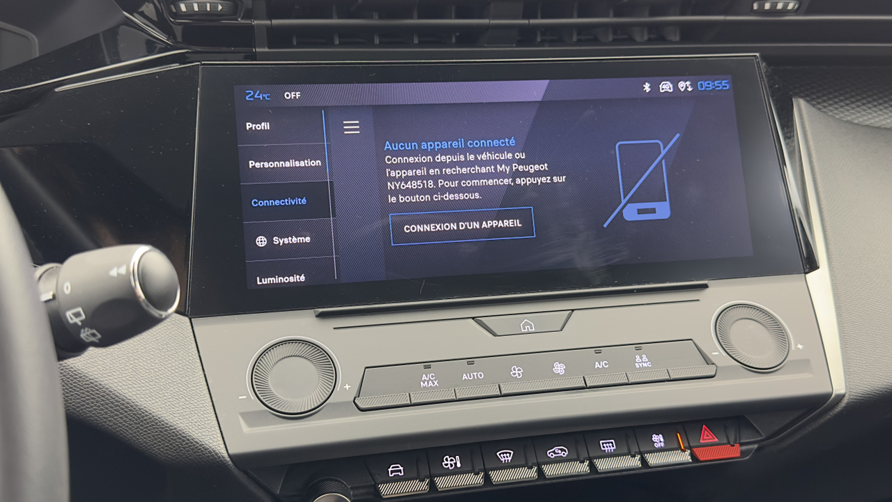 Peugeot 308 SW PHEV 180 e-EAT8 — photo 23