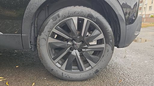 Peugeot 2008 1.2 Hybrid 136 e-DSC6 - GT – 2024 – 12942 km – Hybride essence – Boîte Automatique — photo 17