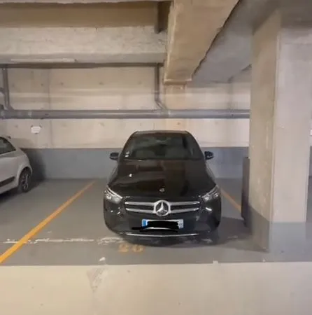 Loue grande place(18m2) de parking sécurisée