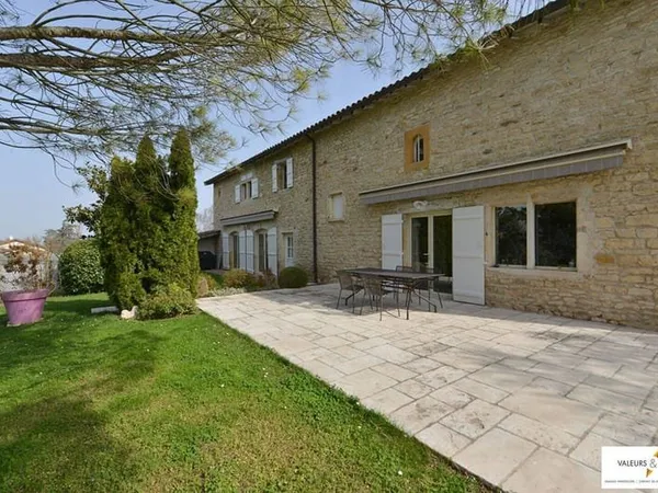 Maison 9 pièces 401 m²