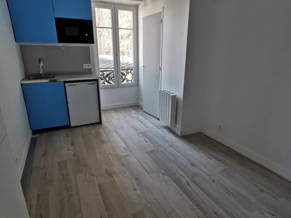Loue charmant studio vue sur toits à côté de Nation