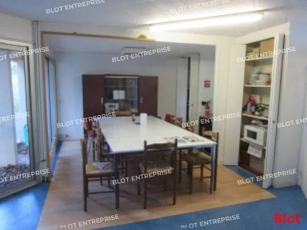 Bureaux 1145 m²