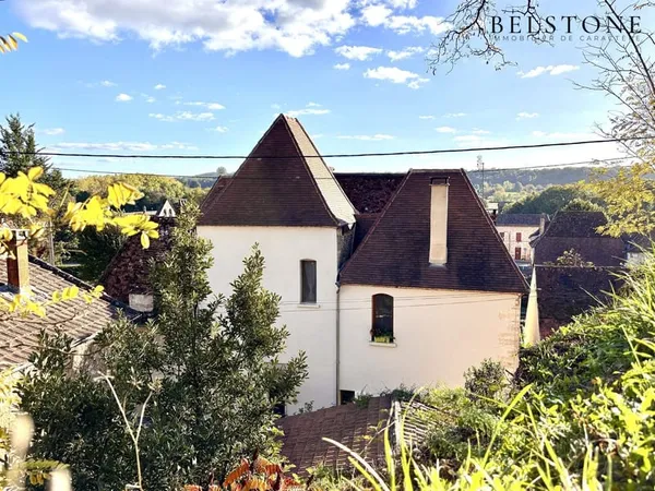 Maison au coeur du village. Bien rénovée et pleine de charme ?