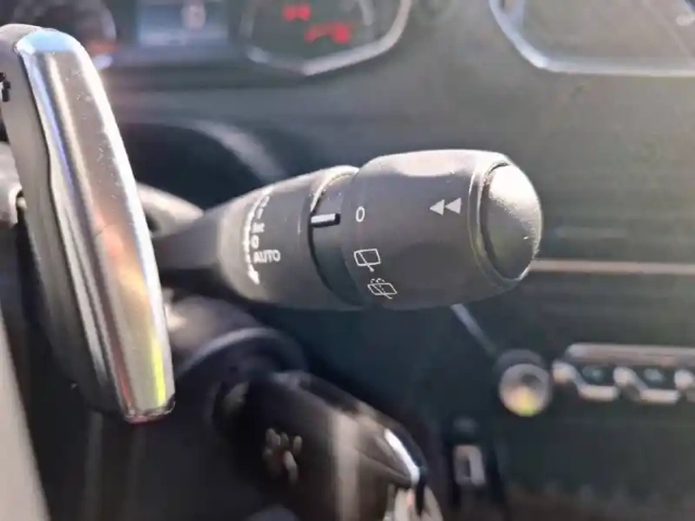 Peugeot 208 puretech 100 s&amp;s eat8 — photo 22
