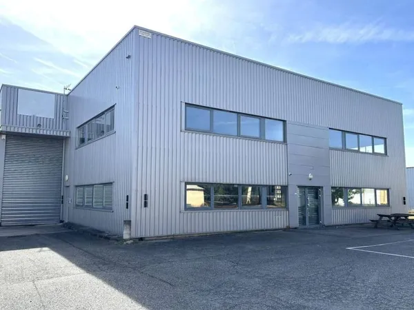 Local d'activité 1234 m²