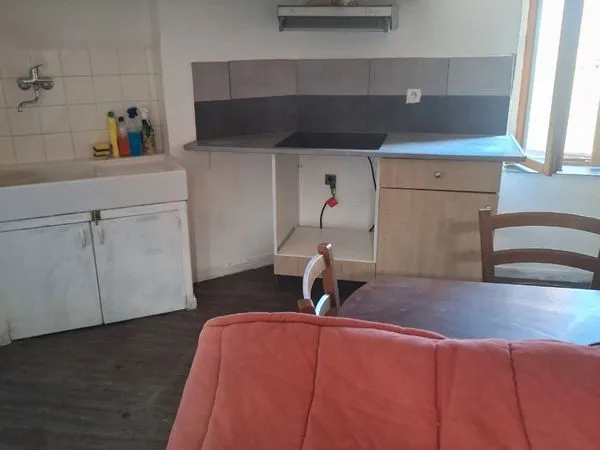 Appartement t3 semi équipé vue sur la cathédrale et lorb