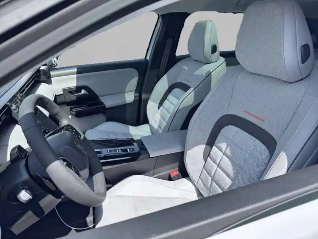 Citroën C5 Aircross hybride rechargeable 195 ch e-eat7 — photo 11