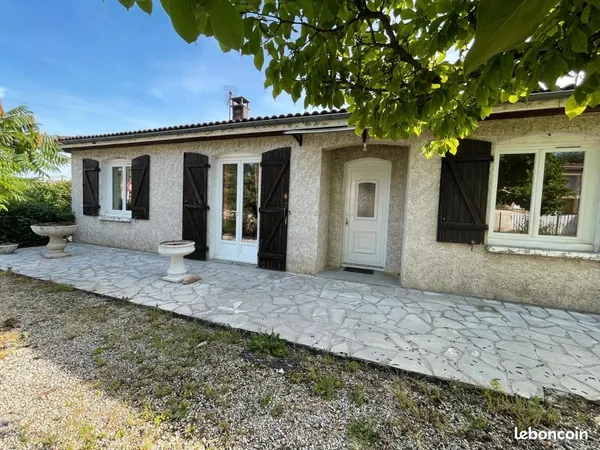 Maison familiale de plain-pied avec jardin et sous-sol