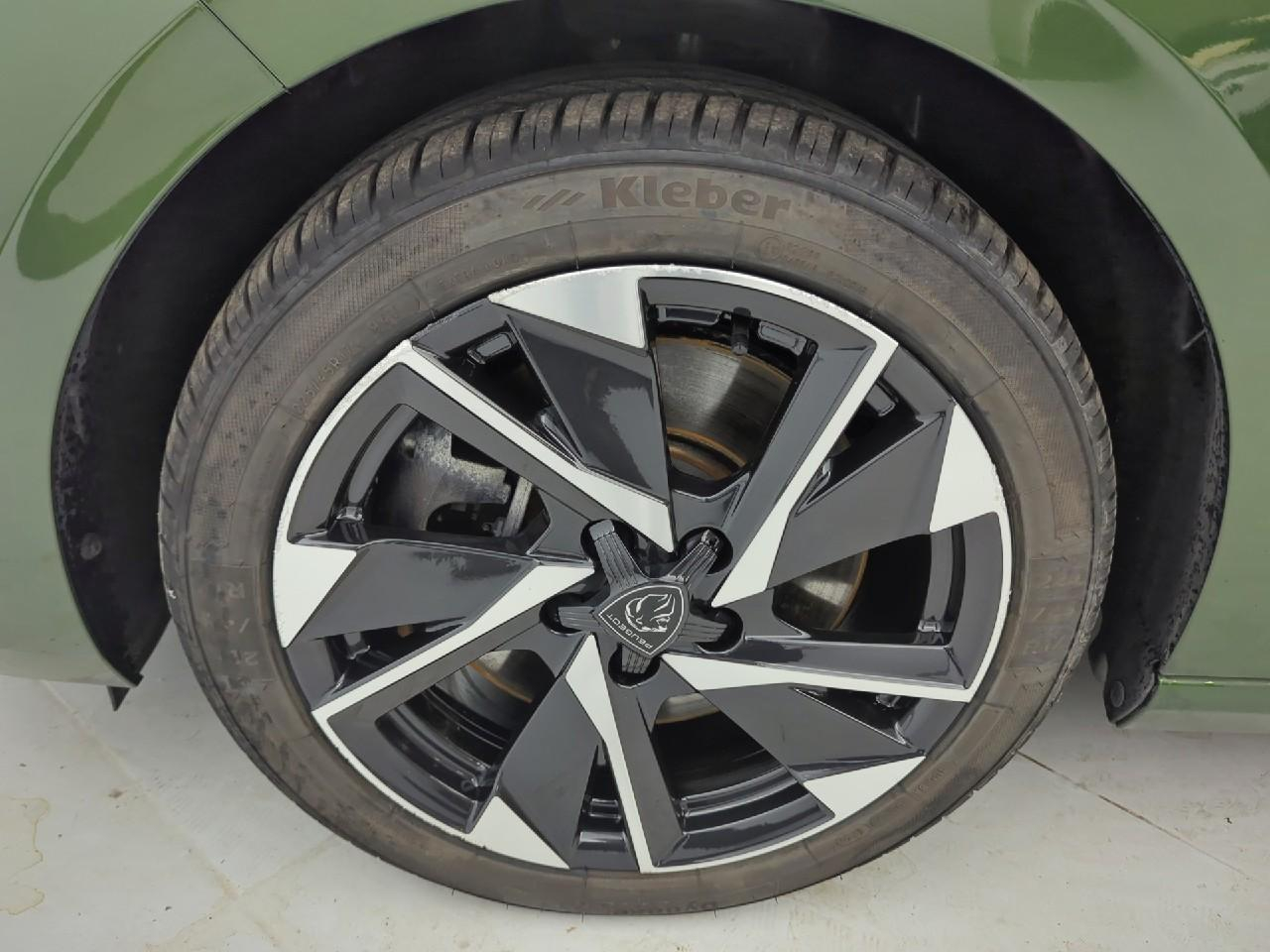 Peugeot 308 phev 180 e-eat8 allure pack — photo 11
