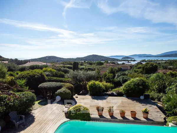 Villa vue mer panoramique, piscine à cinq minutes de la plage