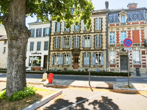Très bel appartement rez de chaussée de centre ville avec ja