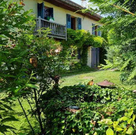 Maison rénovée de 170 m2 au coeur d'un jardin atypique