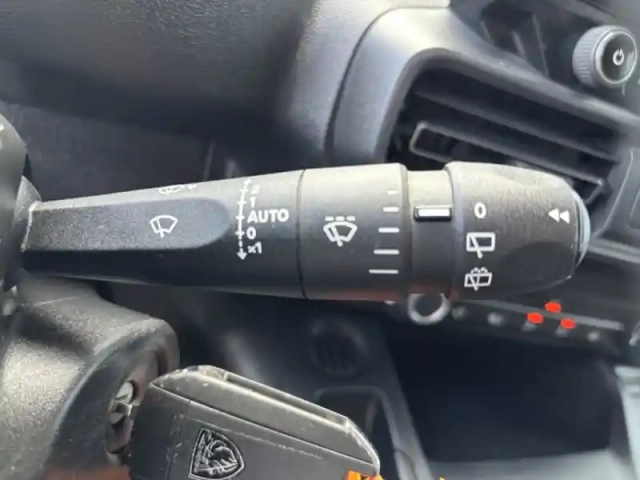 Peugeot Partner 1.5l 100ch xl 950kg pack premi — photo 18