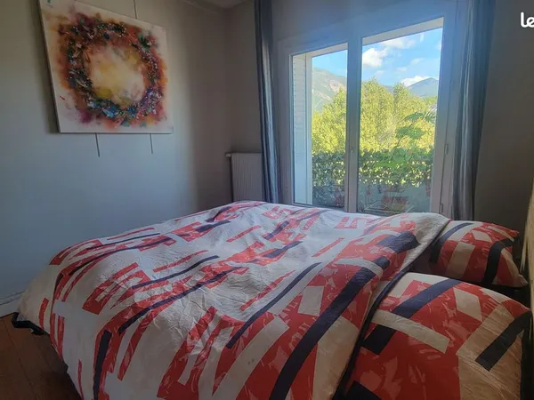 T2 traversant avec 2 balcons - Quartier Valmy
