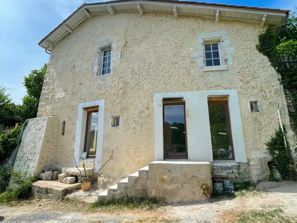 BUSSAC - Maison en pierre - 4 pièces - 122 m2