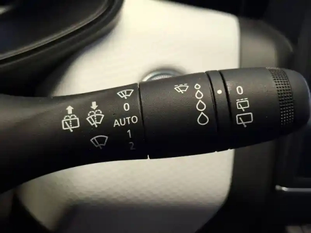Renault Clio e-tech 140 - 21n — photo 7