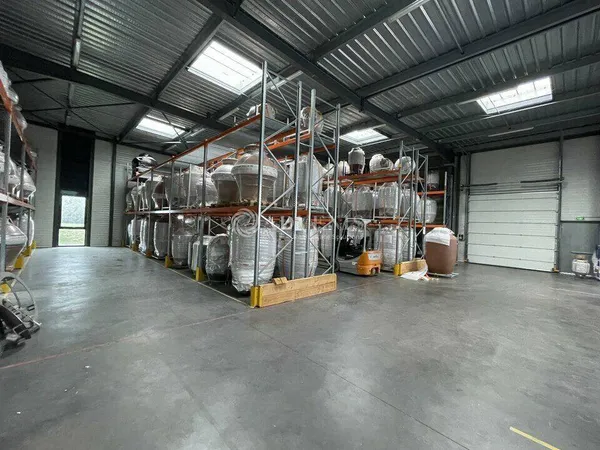 Local d'activité 938 m²